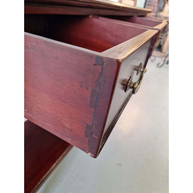 Mahogany console.England.Mahogany.1980s.Dimensions: height 83cm; length 141cm; depth 50cm