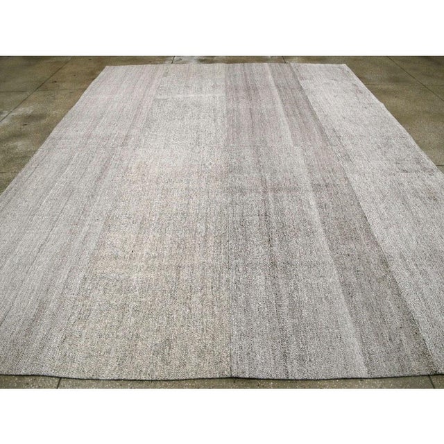 Mid 20th Century Galerie Shabab Collection Mid-20th Century Handmade Turkish Flatweave Kilim Room Size Carpet For Sale - Image 5 of 10