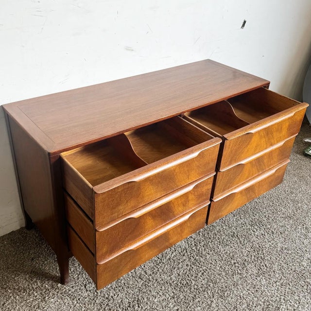 Mid Century Modern Walnut Dresser by Sligh - 6 Drawers | Chairish