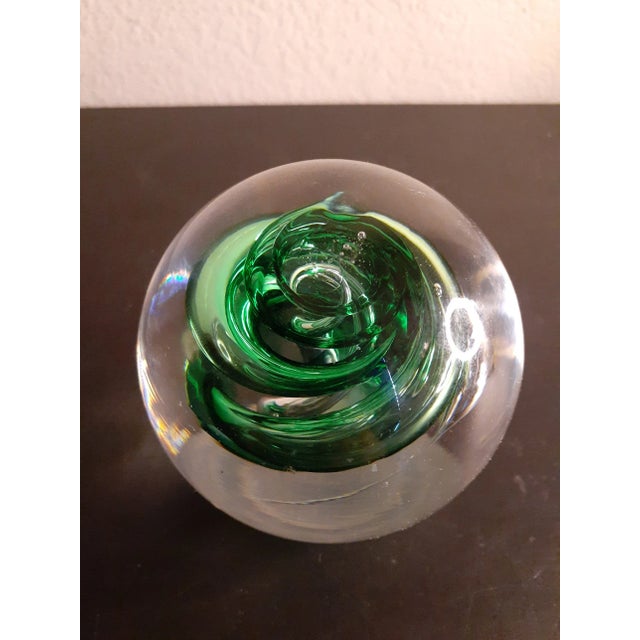 1980s Vintage Signed Polish Crystal Green Swirl Art Glass Paper Weight For Sale - Image 5 of 7