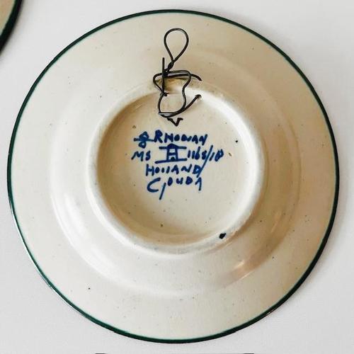 Antique Hand-Painted Rhodian Decorative Plates from Plateelbakkerij Zuid-Holland, 1920s, Set of 2 For Sale - Image 9 of 10