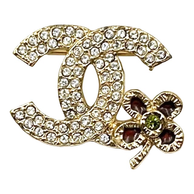 Chanel Small Gold CC Crystal Red Corner Flower Small Brooch For Sale