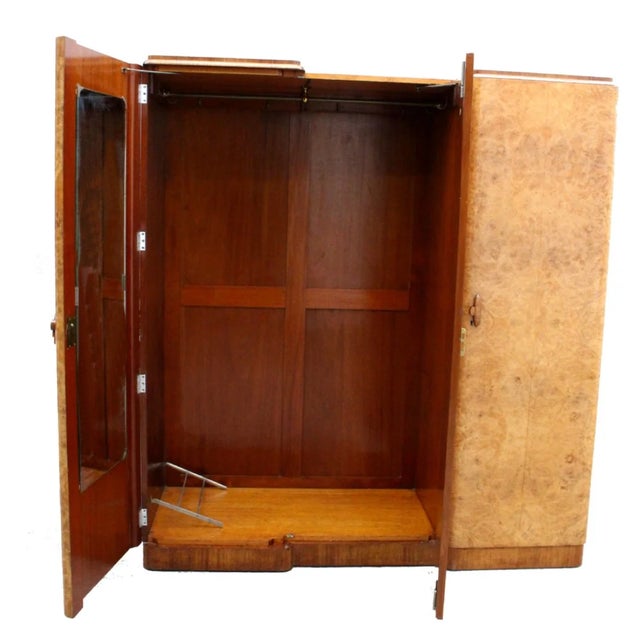 Dating to the 1930's the quality throughout this piece is of the highest spec with no expense spared and will easily...