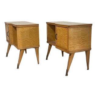 Italian Bedside Tables in Birch Burl and Glass, 1950s, Set of 2 For Sale
