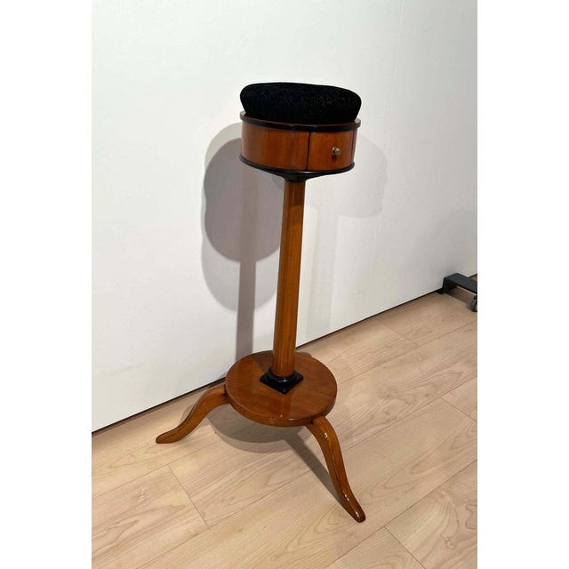 Early 19th Century Biedermeier Sewing Stand in Cherrywood, South Germany, 1825 For Sale - Image 5 of 18