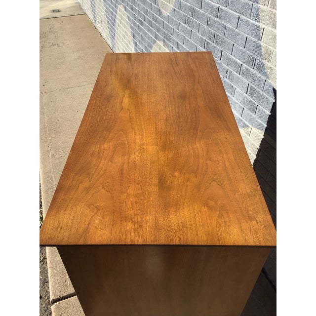 Vintage Circa 1960 Mid-Century Modern Bassett "Mayan" Chest of Drawers. For Sale - Image 9 of 11