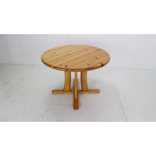 1970s Round Pinewood Dinning Table in the style of Rainer Daumiller, Denmark, 1970s For Sale - Image 5 of 18