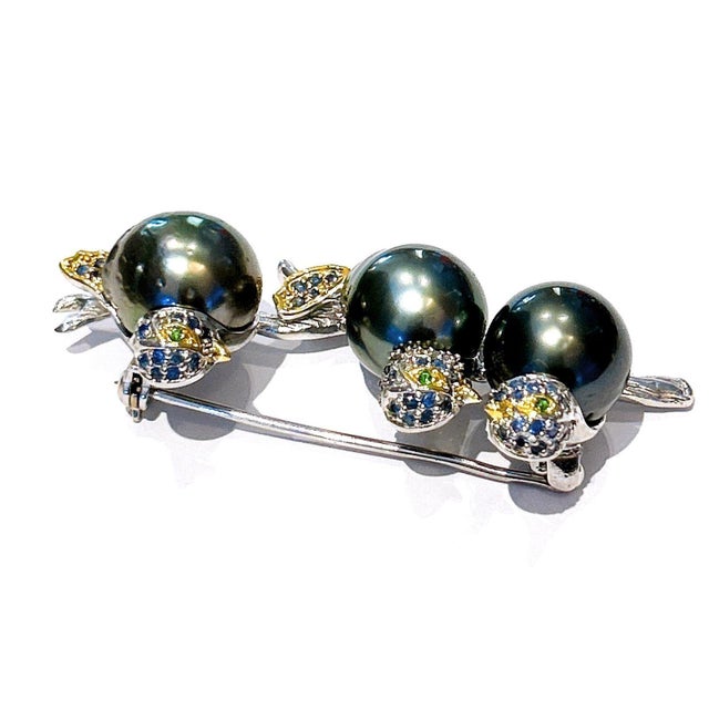 Late 20th Century Bochic “Orient” Vintage South Sea Pearl & Blue Sapphire Ring Set 18K Gold & Silver For Sale - Image 5 of 9