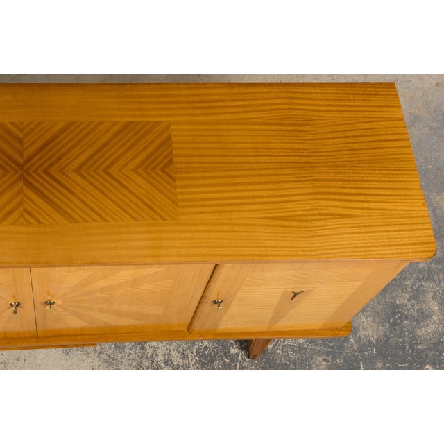 1940s French Art Deco Sycamore Maple Sideboard For Sale In New York - Image 6 of 17