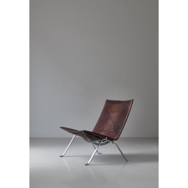 Rare early e. Kold christensen production "pk-22" by poul kjærholm in original dark brown aniline leather with an amazing...