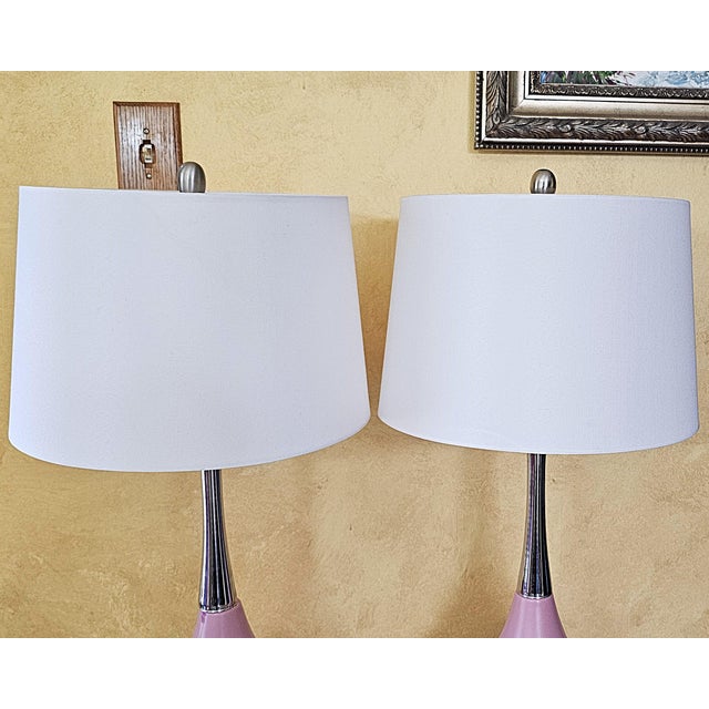 Metal Pair of Vintage Pink Ceramic Table Lamps in Mid-Century Modern Atomic Style -After Gordon Martz For Sale - Image 7 of 18