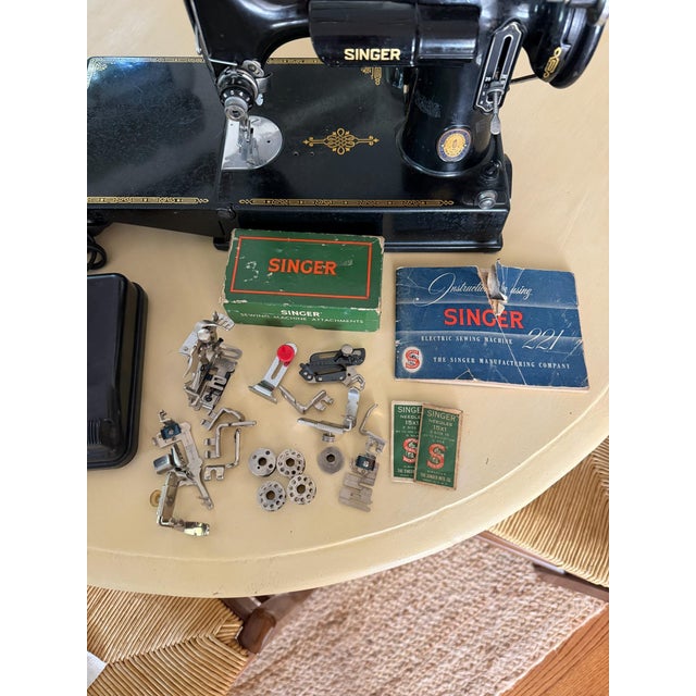 Paint 1951 Singer Featherweight 221 Sewing Machine With Original Attachments For Sale - Image 7 of 10