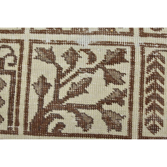 2000 - 2009 Bakhtiari Rug 6’9” X 8’10” Ivory Wool Vintage Distressed Hand-Knotted Carpet For Sale - Image 5 of 15