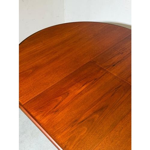 Mid-Century Modern Round to Oval Extendable Teak Dining Table For Sale - Image 4 of 7