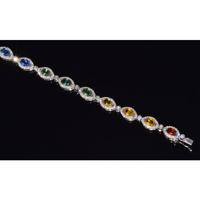 Contemporary Certified Natural 11.32cts vs F Diamond Multi-Color Sapphire 18k Solid Gold Tennis Stacking Bracelet For Sale - Image 3 of 15