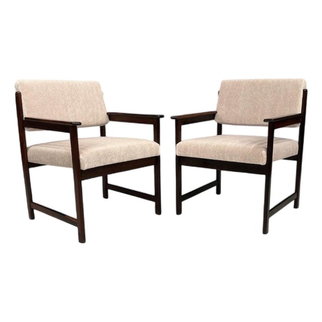 Pair of Brazilian Mid-Century Modern Armchairs in Rosewood & Cream Mohair, Jorge Jabour, 1960s - Lot 442 For Sale