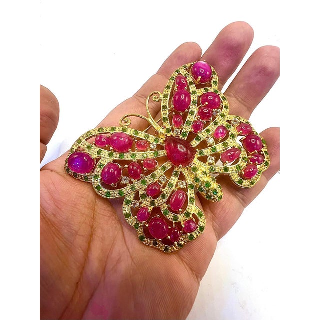 Bochic “Orient” Vintage Natural Multi Ruby & Emerald Butterfly Brooch 18K Gold & For Sale - Image 9 of 11
