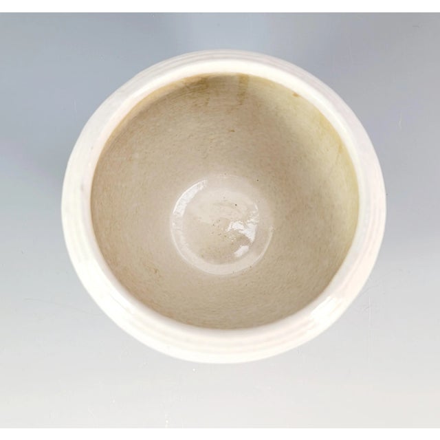 Mid 20th Century Wheel-Thrown Studio Pottery Ribbed Cream White Vase, 5.25" For Sale - Image 5 of 10