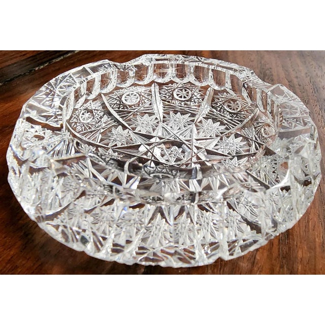 English Beautiful Vintage Intricately Cut Fine Crystal Small Round Bowl. For Sale - Image 3 of 13