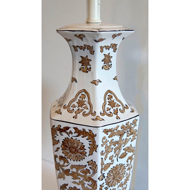 1960s 1960s Ivory and Tan Porcelain Hexagon Shaped Hand Painted Vintage Table Lamp For Sale - Image 5 of 5