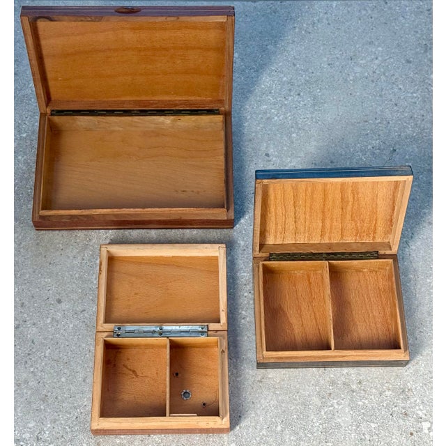 Brown A Trio of Vintage Italian Marquetry Wood Inlay Trinket Boxes With Highly Detailed, Mirror-Image Arabesque Scrolls & Phoenixes For Sale - Image 8 of 12