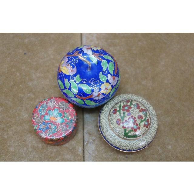 Mid 20th Century Set of 3 Chinese Cloisonne Enamel Keepsake Trinket Storage Boxes & Apple Candle For Sale - Image 4 of 14