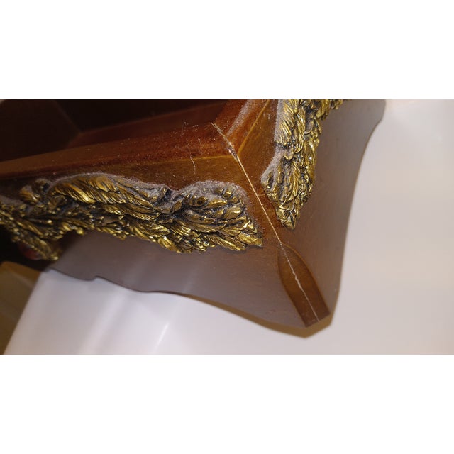 Traditional Country Rustic Elegant Box: Solid Wood, Hinged Lid, Gold Tone Trim, Scalloped Walnut Ornamental Facial Tissue Napkin Holder Decor For Sale - Image 16 of 18
