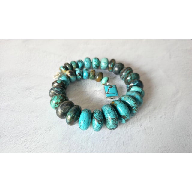 Modern Hubei Turquoise Beaded Necklace With Sterling Silver Turquoise Clasp, 18.5" For Sale - Image 3 of 11