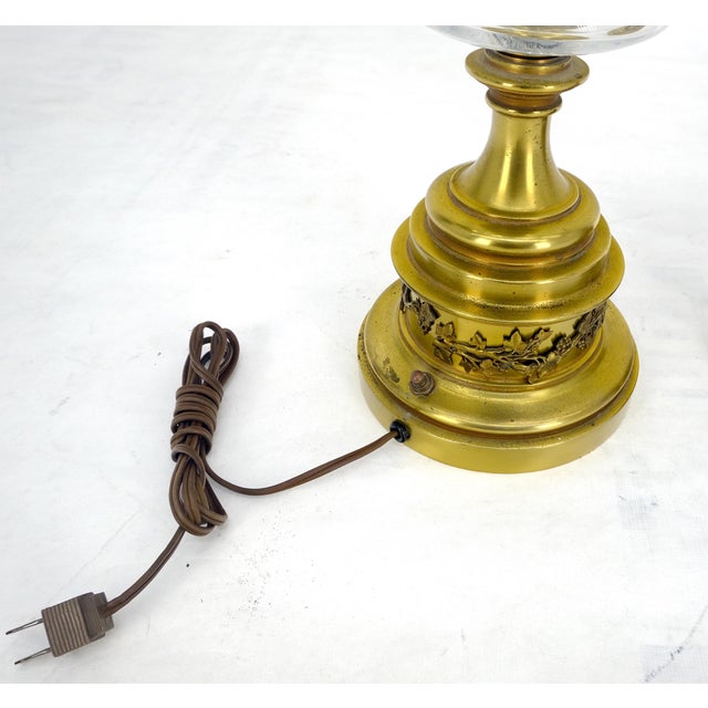 Mid-Century Modern Pair of Cut Crystal & Brass Vase Shape Table Lamps c1970s For Sale - Image 3 of 17