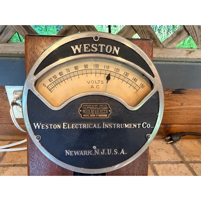 Black Antique Weston Electrical Instrument Co. Voltmeter From Milwaukee First Street Substation (1910s With Plaques) Working Condition For Sale - Image 8 of 9