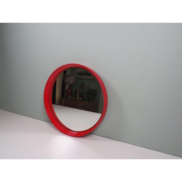 1960s Mid-Century Modern Circular Wall Mirror in Red Lacquered Wood, 1960s For Sale - Image 5 of 7