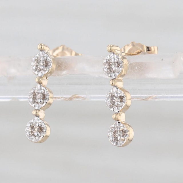 Gemstone Information: - Natural Diamonds - Total Carats - 0.09ctw Cut - Round Brilliant Color - Champagne Clarity - SI1 -...
