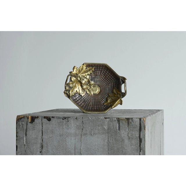 Art Deco Vide Poche or Bowl with Leaves in Solid Brass 1930s. Beautiful and fairly large vide poche or bowl in solid brass...