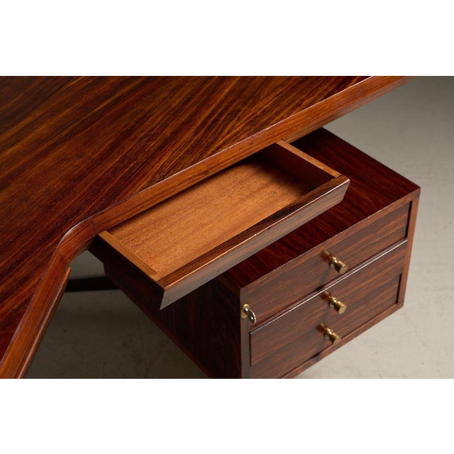 1960s Wood Boomerang Executive Desk by Osvaldo Borsani for Tecno, 1960s For Sale - Image 5 of 12