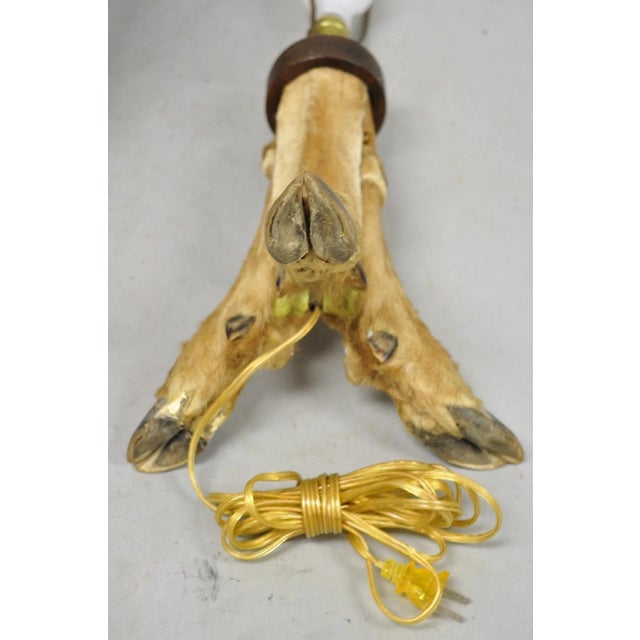 Vintage Rustic Taxidermy Tripod Deer Hoof Foot Cabin Decor Table Lamp W/ Shade For Sale - Image 15 of 17