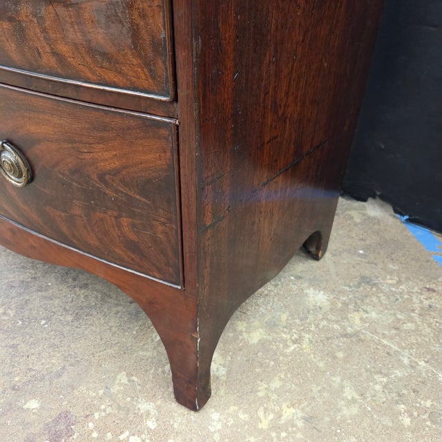 Late 19th Century Mahogany Georgian 5 Drawer Bowfront Chest on Splay Feet For Sale - Image 4 of 18