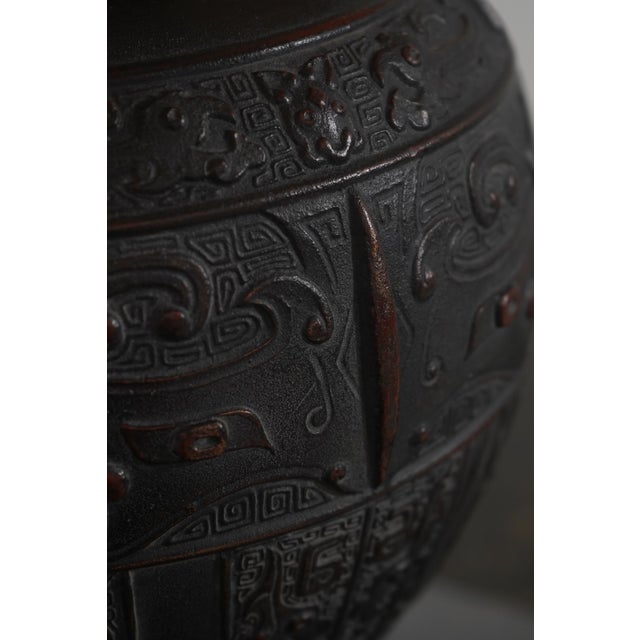 Chinese 1990s Wildwood Chinese Design Bronze Urn Table Lamp For Sale - Image 3 of 12
