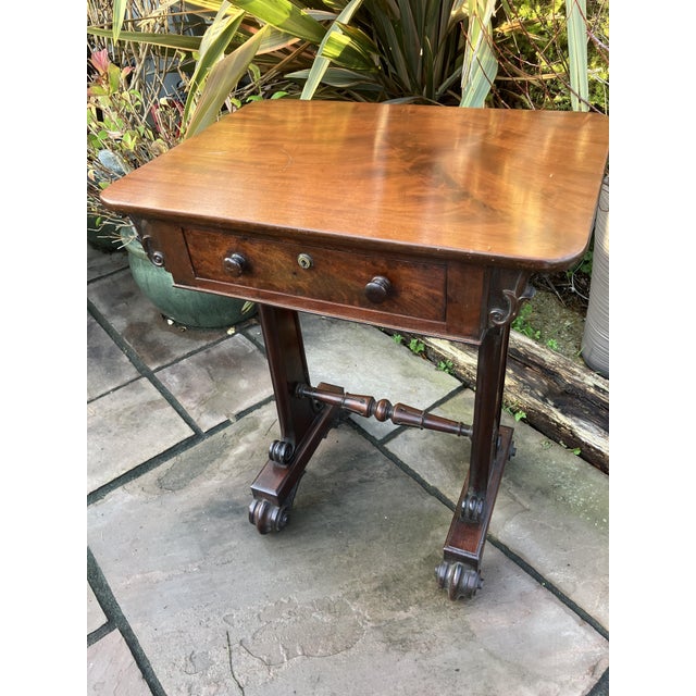 William IV Mahogany Side Table, in Very Good conditions. Designed before 1890
