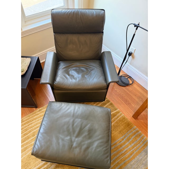 1960s 1960s Vitsoe 620 High-Back Swivel Chair and Ottoman in Dark Olive Leather For Sale - Image 5 of 11
