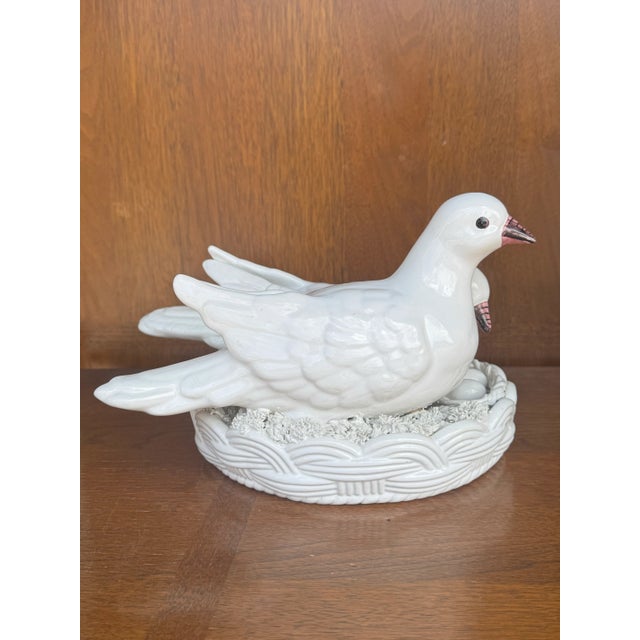 Meiselman Imports Vintage Italian Ceramic Dove Figurine Attributed to Meiselman – Hand-Painted Lovebirds in Nest For Sale - Image 4 of 8