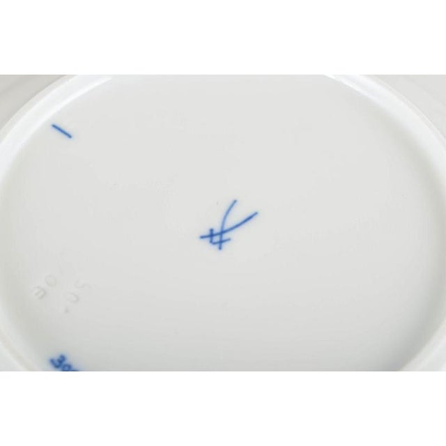 Porcelain Salad Plates with Zwiebelmuster Pattern from Meissen, Germany, Late 20th Century, Set of 4 For Sale - Image 4 of 5