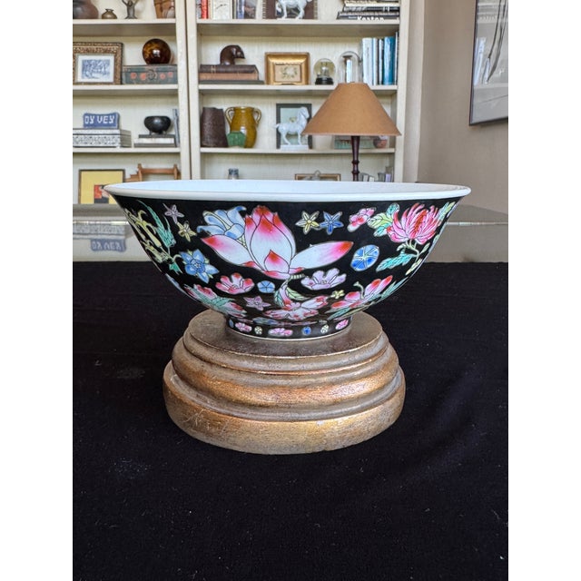 1960s Large Famille Noire Style Chinese Porcelain Bowls, Black Ground Floral - Set of 4 For Sale - Image 4 of 16