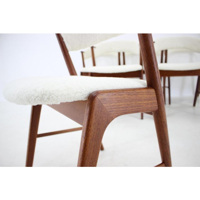 Teak Model 32 Dining Chairs in Sheepskin Fabric by Kai Kristiansen, 1960s, Set of 6 For Sale - Image 13 of 17