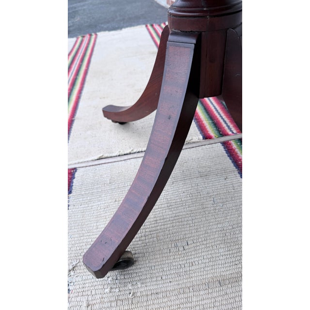Antique New York Federal Neoclassical Figured Mahogany Lift Top Sewing Stand, Circa 1810s–1820s For Sale - Image 6 of 12