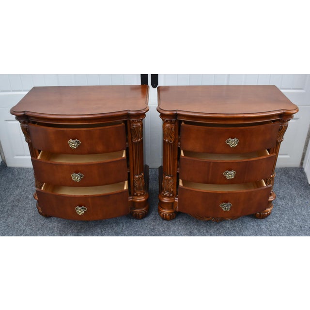 Vintage Pulaski Mahogany Nightstands Edwardian Collect 3-Drawer Bachelors Pair For Sale - Image 12 of 17