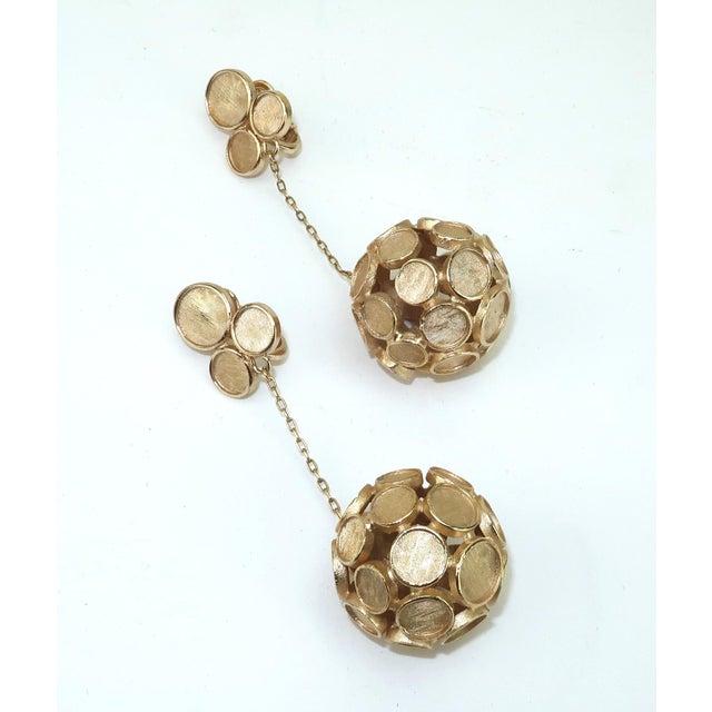 1950's Crown Trifari Mod Gold Tone Drop Dangle Earrings, a Pair For Sale In Atlanta - Image 6 of 10