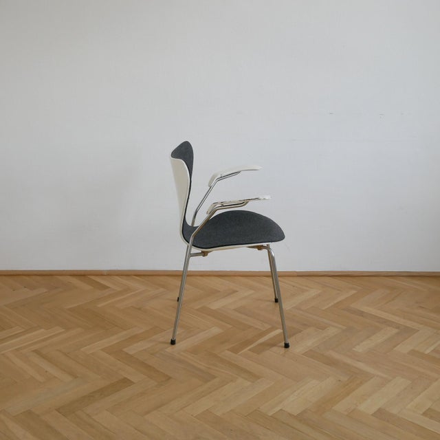 Fritz Hansen Series 7 Armchair by Arne Jacobsen for Fritz Hansen, 1967 For Sale - Image 4 of 9