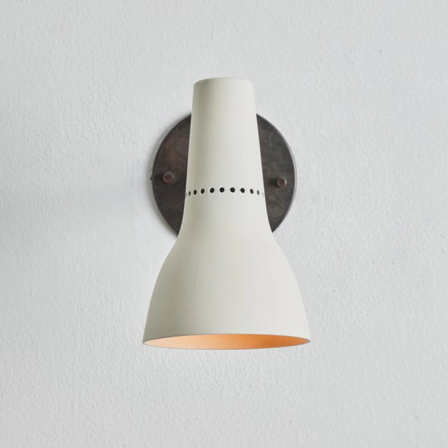 1950s Giuseppe Ostuni Model #109-1 'Tubetto 2 Snodi Piccoli' Wall Lamp for Oluce For Sale In Los Angeles - Image 6 of 13