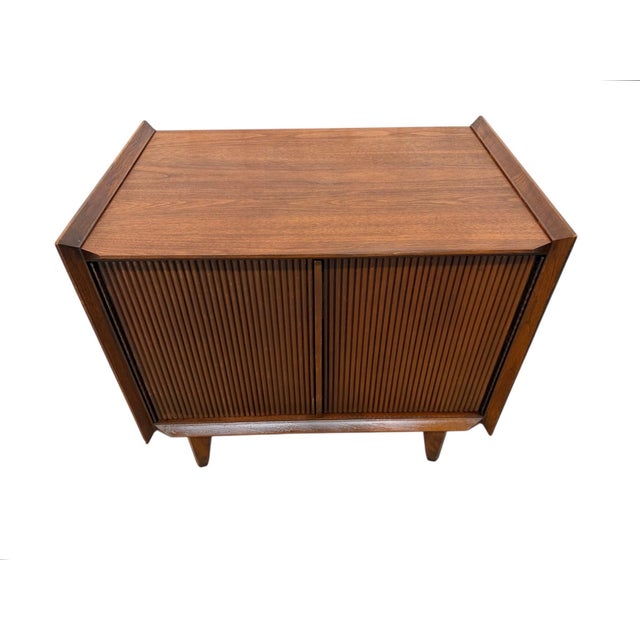 Brown Mid-Century Modern Lane 1st Edition Walnut Nightstands - Refinished - Set of 2 For Sale - Image 8 of 10