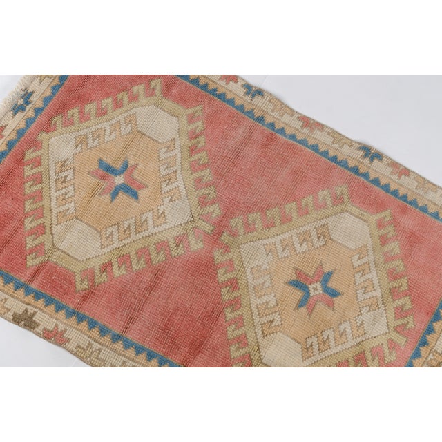 1960s Mid 20th Century Faded Rose & Blue Geometric Motifs Rug For Sale - Image 5 of 11